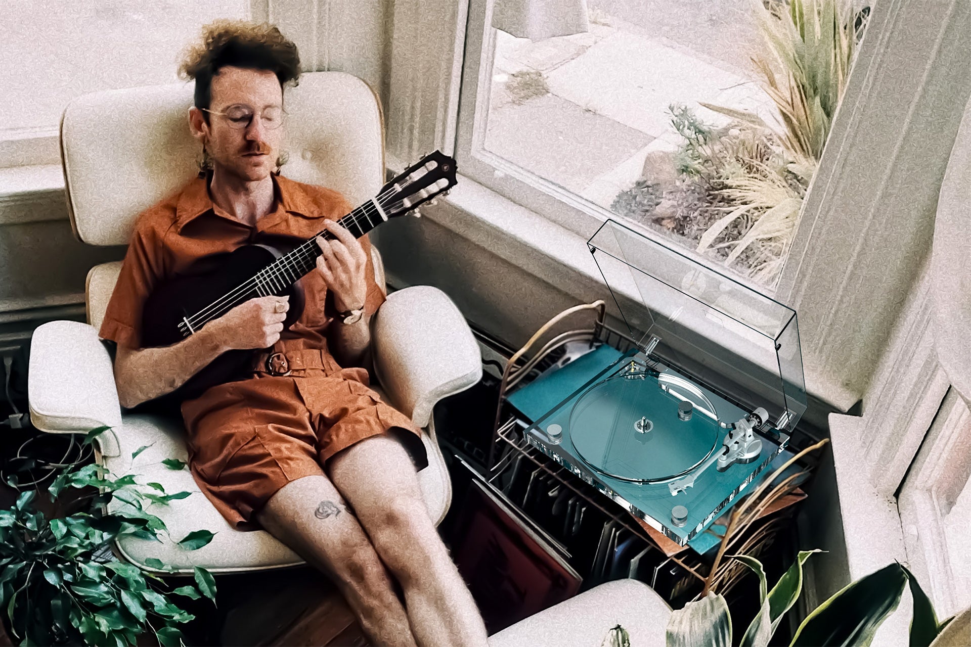 Audio Keeper Retro Turntable is Perfect for Music-loving Dads