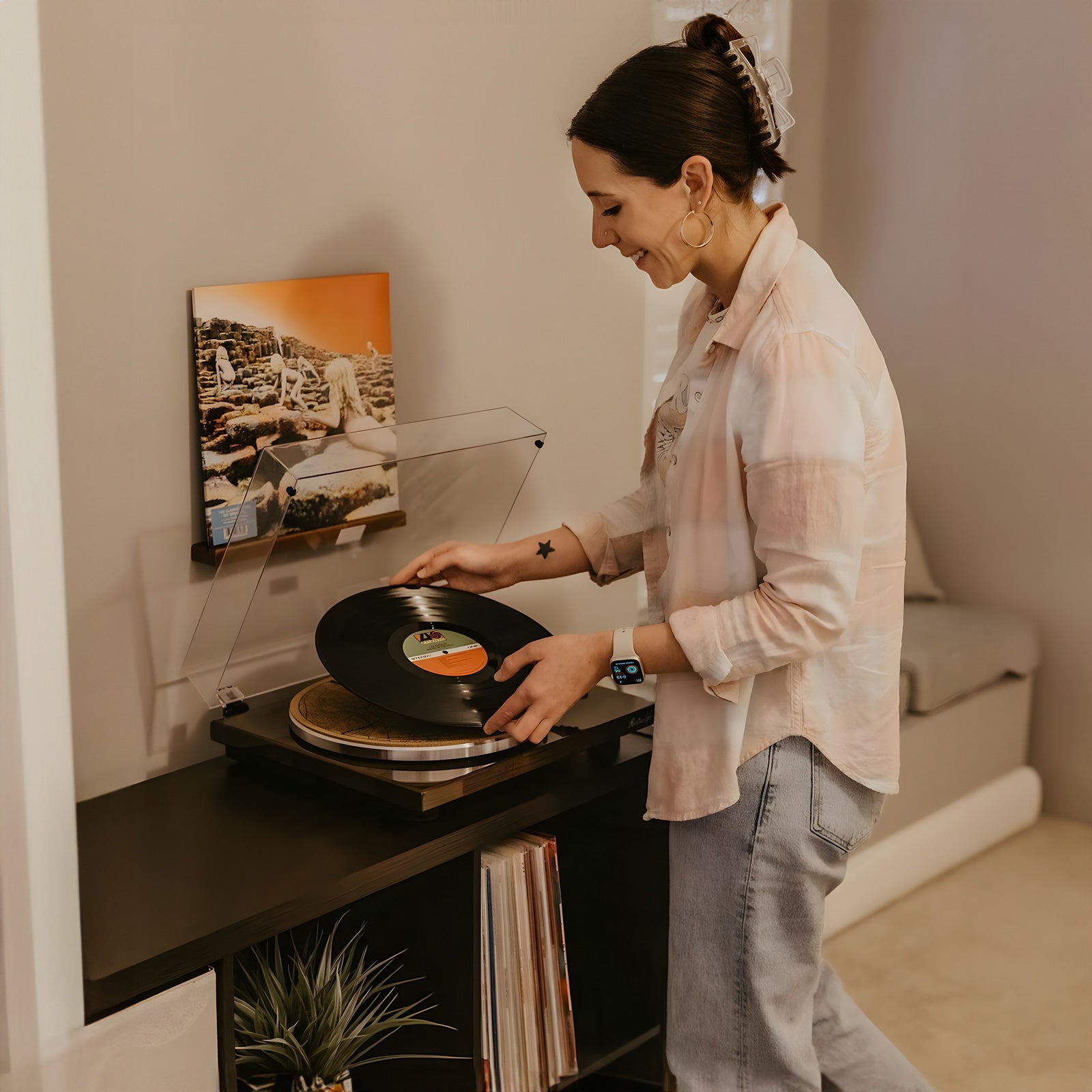 HQKZ-006 Bluetooth Vinyl Turntable – High-Fidelity Sound & Modern Design