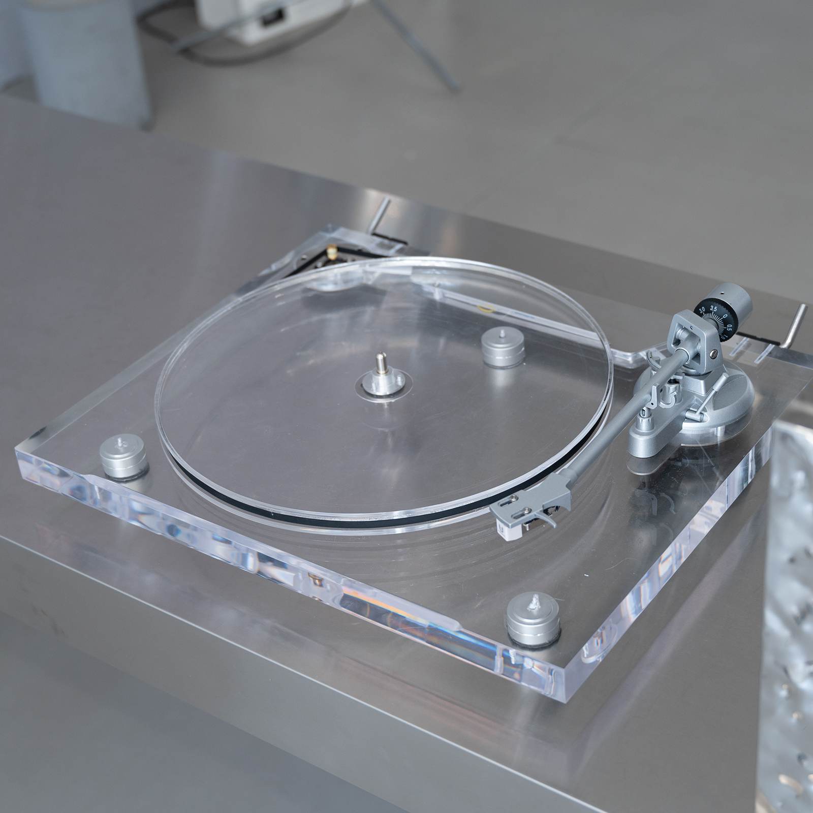 ICE1-V2 Modern Acrylic Bluetooth Turntable with Built-In RIAA Preamp