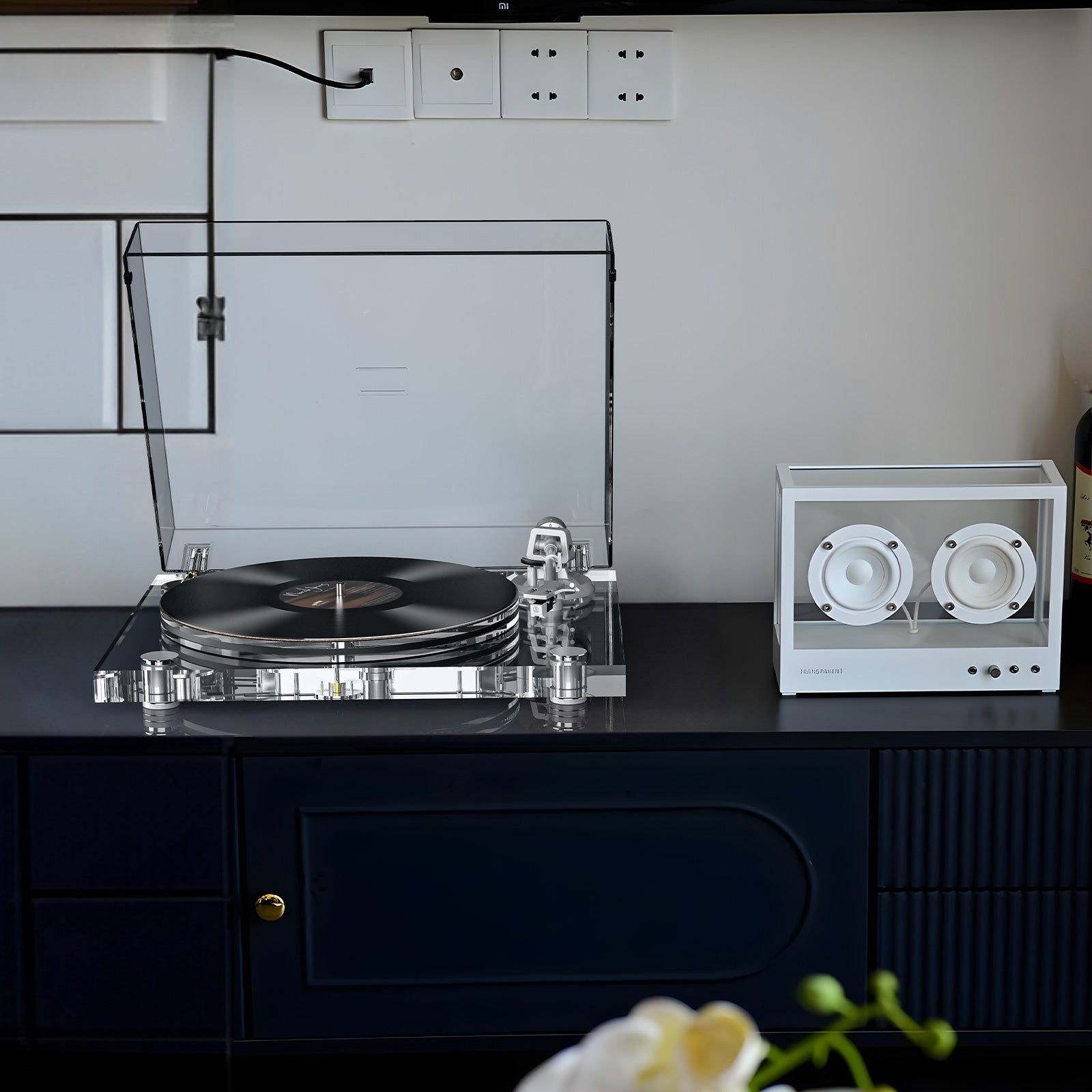 Acrylic Hi-Fi Turntable System with Transparent Bluetooth Speaker