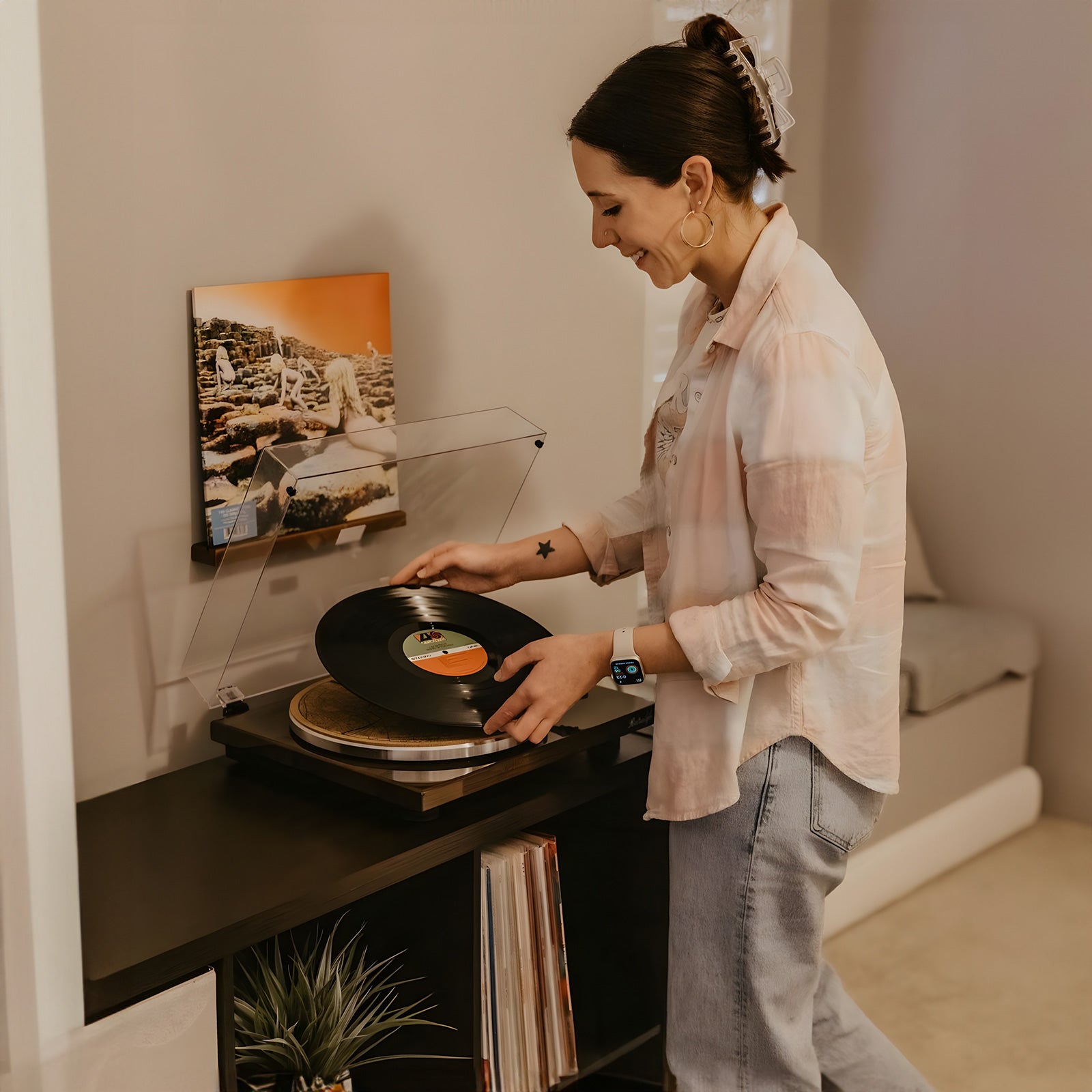 HQKZ-006 the Classic Bluetooth Vinyl Turntable with High Fidelity Sound